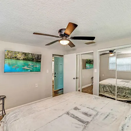 Chic 2Br Home With Bbq & Game Yard